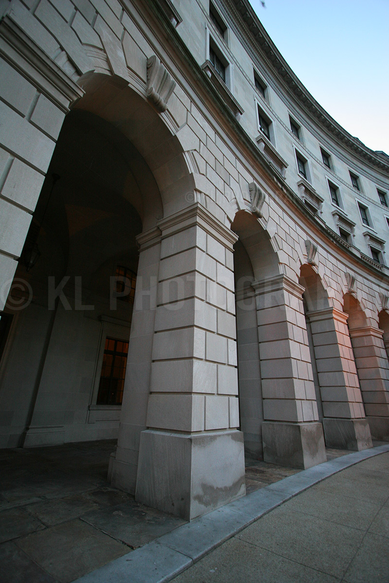 Ariel Rios Building, Vertical